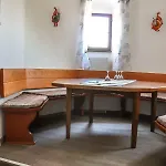 Die Burgschanke בית הארחה *